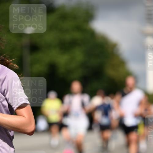 29.06.2025 - hella hamburg halbmarathon Dr. Thomas Lammeyer http://msf.ph/oto/8294779 29.06.2025 09:53:34 Kennedybrücke 1615, 1675, 1800, 1803, 1975, 2324, 2415, 2949, 3332, 3431, 3530, 4303, 4425, 4528, 5248, 5436, 5791, 5803, 6682, 7495, 7774, 7796, 8629, 8925, 9265, 9294, 9302, 9711, 9979, 10894 meine-sportfotos.de