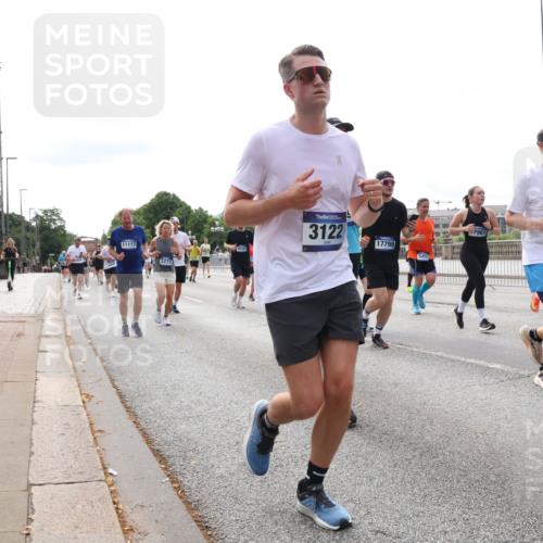 29.06.2025 - hella hamburg halbmarathon Lena Gebhardt http://msf.ph/oto/8294787 29.06.2025 10:21:28 Lombardsbrücke 11117, 2271, 5373, 6600, 3122, 7961, 17799, 1028, 1072, 1266, 1401, 1658, 1668, 2271, 2383, 2635, 2815, 2956, 2986, 3122, 3161, 3453, 3770, 3813, 3817, 3825, 3826, 4375, 4376, 4697, 4786, 5061, 5122, 5373, 5395, 5412, 5493, 5759, 5767, 5957, 6086, 6103, 6275, 6308, 6475, 6844, 7228, 7375, 7522, 7553, 7608, 7612, 7781, 8095, 8286, 8715, 8726, 8844, 8896, 9100, 9108, 9369, 9483, 9499, 9501, 9532, 9624, 10374, 10585, 10602, 10874, 11698, 12175, 12694, 13057, 13508 meine-sportfotos.de