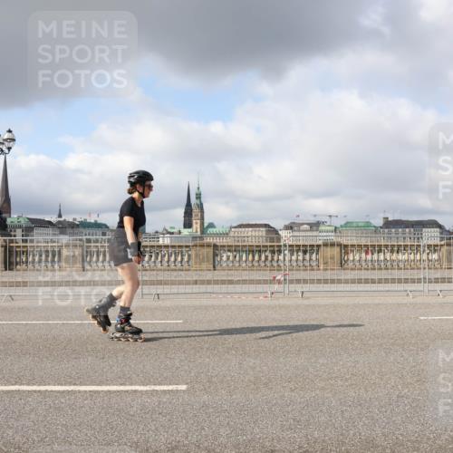 29.06.2025 - hella hamburg halbmarathon Lena Gebhardt http://msf.ph/oto/8294801 29.06.2025 09:05:59 Lombardsbrücke  meine-sportfotos.de