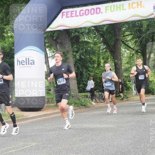 29.06.2025 - hella hamburg halbmarathon KatJ http://msf.ph/oto/8294839 29.06.2025 10:13:22 Zwischen KM18-KM19 2618, 7834, 7862 meine-sportfotos.de