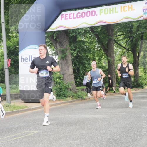 29.06.2025 - hella hamburg halbmarathon KatJ http://msf.ph/oto/8294920 29.06.2025 10:13:22 Zwischen KM18-KM19 2618, 7834, 7862 meine-sportfotos.de
