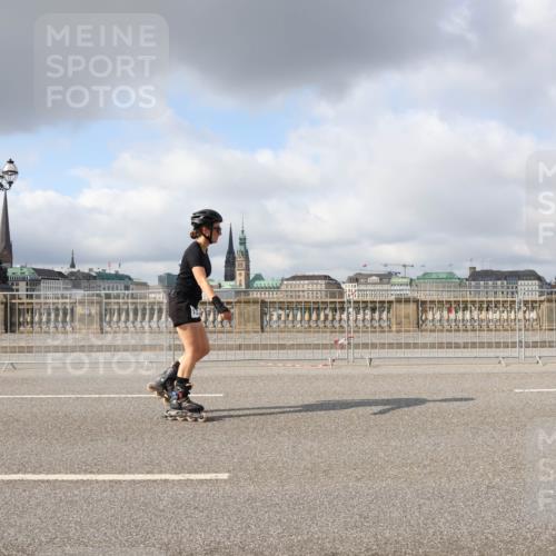 29.06.2025 - hella hamburg halbmarathon Lena Gebhardt http://msf.ph/oto/8294962 29.06.2025 09:05:59 Lombardsbrücke  meine-sportfotos.de