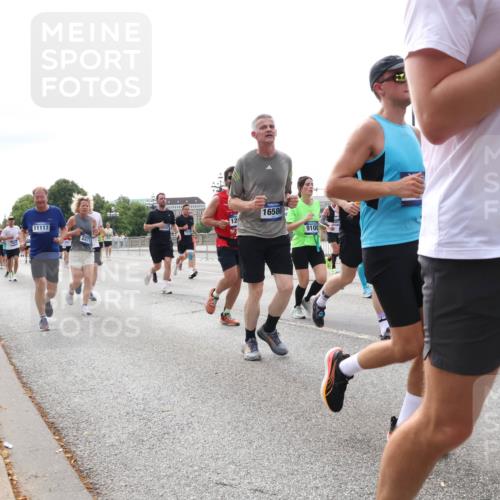 29.06.2025 - hella hamburg halbmarathon Lena Gebhardt http://msf.ph/oto/8294964 29.06.2025 10:21:28 Lombardsbrücke 11117, 2271, 10, 16586, 9100, 312, 160, 1028, 1072, 1266, 1401, 1658, 1668, 2271, 2383, 2635, 2815, 2956, 2986, 3122, 3161, 3453, 3770, 3813, 3817, 3825, 3826, 4375, 4376, 4697, 4786, 5061, 5122, 5373, 5395, 5412, 5493, 5759, 5767, 5957, 6086, 6103, 6275, 6308, 6475, 6844, 7228, 7375, 7522, 7553, 7608, 7612, 7781, 8095, 8286, 8715, 8726, 8844, 8896, 9100, 9108, 9369, 9483, 9499, 9501, 9532, 9624, 10374, 10585, 10602, 10874, 11698, 12175, 12694, 13057, 13508 meine-sportfotos.de