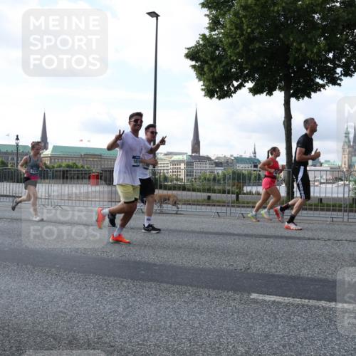 29.06.2025 - hella hamburg halbmarathon Lena Gebhardt http://msf.ph/oto/8294992 29.06.2025 09:59:04 Lombardsbrücke 12527, 1874, 1410, 1485, 1506, 1715, 1719, 1727, 1946, 1951, 1972, 2741, 2840, 2883, 2907, 2911, 3037, 3112, 3334, 3715, 3952, 4120, 4167, 4467, 4839, 5077, 5084, 5391, 5420, 5457, 5458, 5492, 5866, 6294, 6390, 6399, 6416, 6629, 6657, 6759, 6877, 7033, 7037, 7082, 7129, 7130, 7232, 7369, 7395, 7716, 7732, 7864, 8068, 8322, 8509, 8639, 8721, 8772, 8798, 9655, 9727, 9770, 9884, 10266, 10488 meine-sportfotos.de
