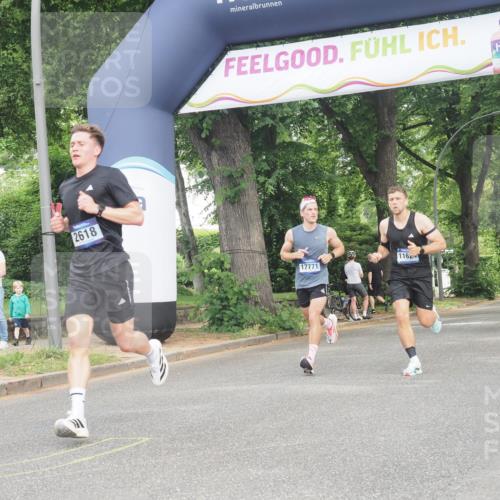 29.06.2025 - hella hamburg halbmarathon KatJ http://msf.ph/oto/8295005 29.06.2025 10:13:22 Zwischen KM18-KM19 2618, 7834, 7862 meine-sportfotos.de