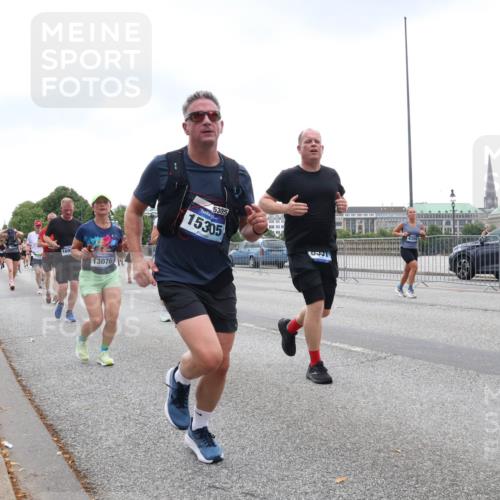 29.06.2025 - hella hamburg halbmarathon Lena Gebhardt http://msf.ph/oto/8295022 29.06.2025 10:46:46 Lombardsbrücke 1073, 1286, 1363, 1371, 1375, 1429, 1465, 1593, 1608, 1720, 1837, 1961, 1999, 2162, 2211, 2320, 2327, 2500, 2556, 2665, 2697, 2981, 3277, 3406, 3407, 3469, 3734, 3823, 4202, 4296, 4342, 4355, 4448, 4604, 5111, 5114, 5700, 5796, 5953, 6068, 6124, 6161, 6485, 6496, 6740, 7303, 7364, 7368, 7374, 7412, 7767, 7827, 8477, 8486, 8551, 8553, 8684, 8700, 8967, 9691, 10153, 10230, 12333, 12522, 13969, 14261, 15852, 16882, 16987 meine-sportfotos.de