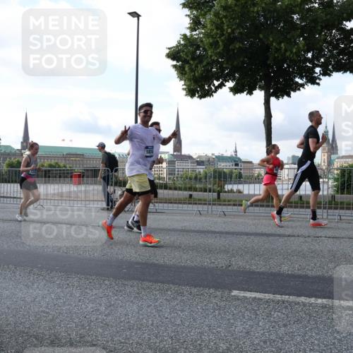 29.06.2025 - hella hamburg halbmarathon Lena Gebhardt http://msf.ph/oto/8295036 29.06.2025 09:59:04 Lombardsbrücke 12527, 1874, 1410, 1485, 1506, 1715, 1719, 1727, 1946, 1951, 1972, 2741, 2840, 2883, 2907, 2911, 3037, 3112, 3334, 3715, 3952, 4120, 4167, 4467, 4839, 5077, 5084, 5391, 5420, 5457, 5458, 5492, 5866, 6294, 6390, 6399, 6416, 6629, 6657, 6759, 6877, 7033, 7037, 7082, 7129, 7130, 7232, 7369, 7395, 7716, 7732, 7864, 8068, 8322, 8509, 8639, 8721, 8772, 8798, 9655, 9727, 9770, 9884, 10266, 10488 meine-sportfotos.de