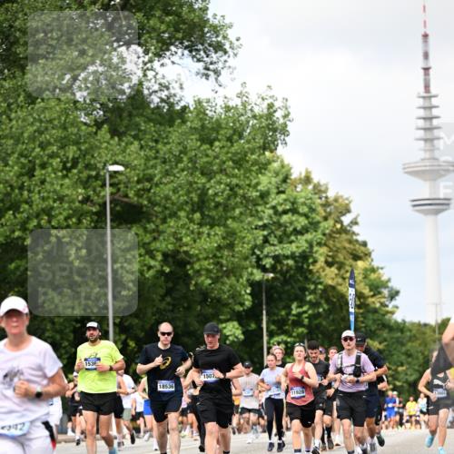 29.06.2025 - hella hamburg halbmarathon Dr. Thomas Lammeyer http://msf.ph/oto/8295047 29.06.2025 10:37:39 Kennedybrücke 1324, 1896, 1995, 2085, 2342, 2776, 3341, 3560, 3812, 3871, 4164, 4361, 4433, 4449, 5075, 5180, 5561, 5584, 5917, 6773, 6999, 7308, 7309, 7705, 8620, 8891, 8993, 9234, 9258, 9438, 9591, 9706, 9750, 9799, 10800, 11092, 11111, 11260 meine-sportfotos.de