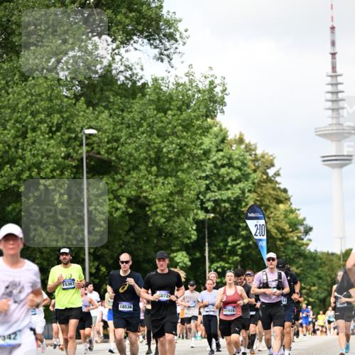 29.06.2025 - hella hamburg halbmarathon Dr. Thomas Lammeyer http://msf.ph/oto/8295081 29.06.2025 10:37:39 Kennedybrücke 1324, 1896, 1995, 2085, 2342, 2776, 3341, 3560, 3812, 3871, 4164, 4361, 4433, 4449, 5075, 5180, 5561, 5584, 5917, 6773, 6999, 7308, 7309, 7705, 8620, 8891, 8993, 9234, 9258, 9438, 9591, 9706, 9750, 9799, 10800, 11092, 11111, 11260 meine-sportfotos.de