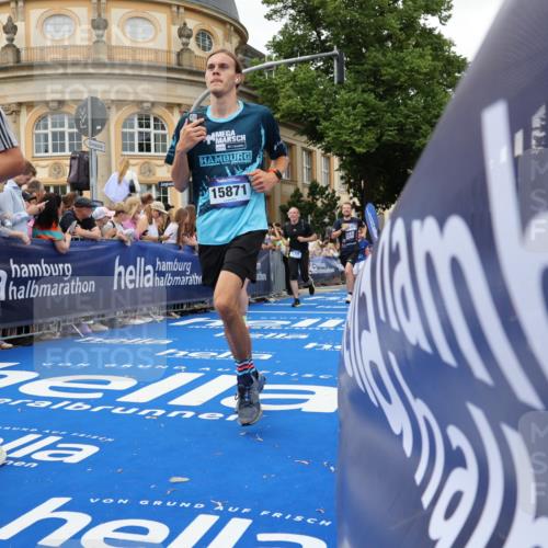29.06.2025 - hella hamburg halbmarathon Strokosch-Dieckow http://msf.ph/oto/8295094 29.06.2025 10:51:30 Ziel 1335, 2411, 2946, 5008, 5820, 7943, 9214, 9656, 10691, 11422, 13327, 13403, 13792, 15871, 15950, 16357, 17131, 19007 meine-sportfotos.de