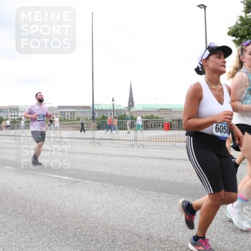 29.06.2025 - hella hamburg halbmarathon Lena Gebhardt http://msf.ph/oto/8295096 29.06.2025 10:56:03 Lombardsbrücke 4470, 6056, 15, 1616, 1738, 1909, 2095, 2793, 3101, 3244, 3257, 3268, 4083, 4265, 4354, 4470, 4473, 4836, 4896, 5220, 5222, 5306, 5575, 5580, 5757, 5994, 6055, 6056, 6113, 6257, 6494, 6594, 6968, 7025, 7028, 7516, 7548, 7616, 7969, 8005, 8110, 8305, 8517, 8527, 8532, 8533, 8648, 9435, 9548, 9606, 9838, 9861, 9865, 9948, 9953, 9956, 10094, 10436, 10438, 10449, 10593, 10640, 10740, 10784, 10987, 11903, 11962, 11963, 12695 meine-sportfotos.de