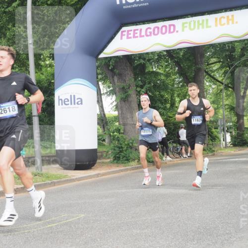 29.06.2025 - hella hamburg halbmarathon KatJ http://msf.ph/oto/8295102 29.06.2025 10:13:23 Zwischen KM18-KM19 2618, 7834, 7862 meine-sportfotos.de