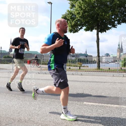 29.06.2025 - hella hamburg halbmarathon Lena Gebhardt http://msf.ph/oto/8295108 29.06.2025 09:46:40 Lombardsbrücke 5152, 1053, 1344, 1889, 2243, 3843, 3955, 4477, 4944, 5042, 5048, 5152, 5660, 6683, 7080, 7466, 7534, 7622, 7628, 7845, 7867, 7901, 8312, 8784, 8864, 8956, 10298, 10477, 10865, 10927, 10929, 11230, 11282, 11304, 11661, 11833, 11898, 12447, 12899, 12987, 13199, 13252, 13493, 13494, 13617, 13729, 13961, 14276, 14310, 15391, 15689, 15902, 16065, 16140, 16243, 16580, 16811, 16931, 16957, 17213 meine-sportfotos.de