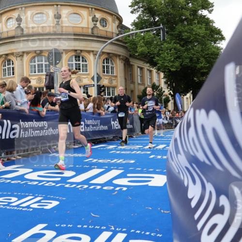 29.06.2025 - hella hamburg halbmarathon Strokosch-Dieckow http://msf.ph/oto/8295115 29.06.2025 10:51:31 Ziel 1335, 2946, 5008, 5820, 7943, 9656, 10691, 11422, 13327, 13403, 13792, 14012, 15871, 15950, 17131, 19007, 19020 meine-sportfotos.de