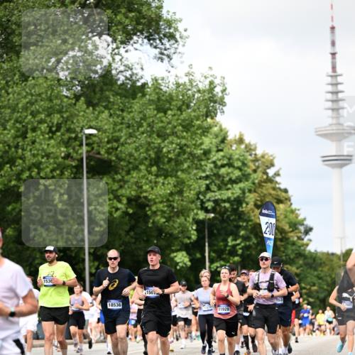 29.06.2025 - hella hamburg halbmarathon Dr. Thomas Lammeyer http://msf.ph/oto/8295130 29.06.2025 10:37:39 Kennedybrücke 1324, 1896, 1995, 2085, 2342, 2776, 3341, 3560, 3812, 3871, 4164, 4361, 4433, 4449, 5075, 5180, 5561, 5584, 5917, 6773, 6999, 7308, 7309, 7705, 8620, 8891, 8993, 9234, 9258, 9438, 9591, 9706, 9750, 9799, 10800, 11092, 11111, 11260 meine-sportfotos.de