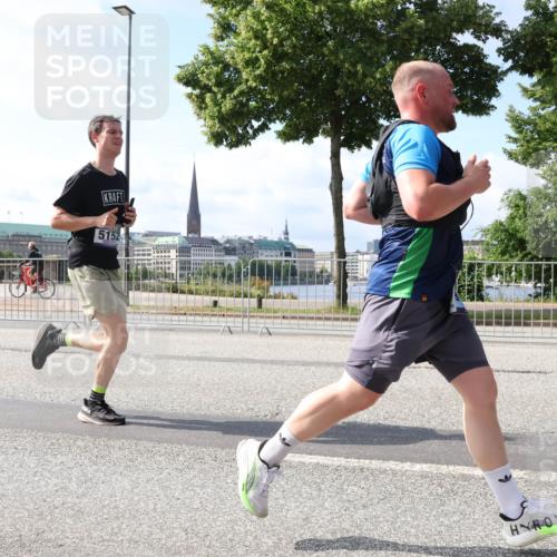 29.06.2025 - hella hamburg halbmarathon Lena Gebhardt http://msf.ph/oto/8295148 29.06.2025 09:46:41 Lombardsbrücke 5152, 1053, 1344, 1577, 1889, 2243, 3843, 3955, 4477, 4944, 5042, 5048, 5152, 5660, 6683, 7080, 7466, 7534, 7622, 7628, 7845, 7867, 7901, 8312, 8323, 8784, 8864, 8956, 10298, 10477, 10865, 10927, 10929, 11230, 11304, 11661, 11833, 11898, 12447, 12899, 12987, 13199, 13252, 13493, 13494, 13617, 13729, 13961, 14276, 14310, 15391, 15902, 16065, 16140, 16243, 16811, 16931, 16957, 17213 meine-sportfotos.de