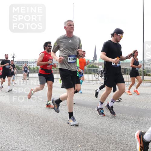 29.06.2025 - hella hamburg halbmarathon Lena Gebhardt http://msf.ph/oto/8295162 29.06.2025 10:21:29 Lombardsbrücke 17, 2271, 16107, 16586, 15752, 1028, 1072, 1266, 1401, 1658, 1668, 2271, 2383, 2635, 2815, 2956, 2986, 3122, 3161, 3453, 3770, 3817, 3825, 3826, 4375, 4376, 4697, 4786, 5061, 5122, 5373, 5395, 5412, 5493, 5759, 5767, 5957, 6086, 6103, 6275, 6308, 6475, 6844, 7228, 7375, 7522, 7553, 7608, 7612, 7781, 8095, 8286, 8715, 8726, 8844, 8896, 9100, 9108, 9369, 9483, 9499, 9501, 9532, 9624, 10374, 10602, 10874, 11698, 12175, 12694, 13057, 13508 meine-sportfotos.de