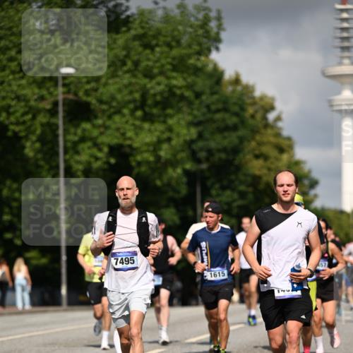 29.06.2025 - hella hamburg halbmarathon Dr. Thomas Lammeyer http://msf.ph/oto/8295180 29.06.2025 09:53:35 Kennedybrücke 1615, 1675, 1800, 1803, 1975, 2324, 2415, 2568, 2826, 2949, 3332, 3431, 3530, 4303, 4425, 4528, 5248, 5436, 5791, 5803, 6682, 7495, 7774, 7796, 8629, 8925, 9294, 9302, 9711, 9979, 10894 meine-sportfotos.de