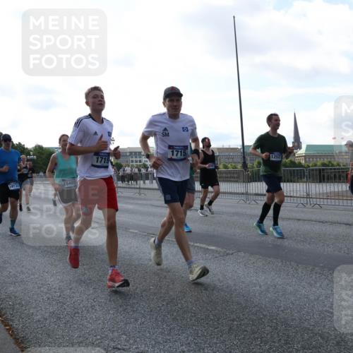 29.06.2025 - hella hamburg halbmarathon Lena Gebhardt http://msf.ph/oto/8295182 29.06.2025 09:59:04 Lombardsbrücke 18133, 15407, 1719, 0, 1715, 12527, 1410, 1485, 1506, 1715, 1719, 1727, 1946, 1951, 1972, 2741, 2840, 2883, 2907, 2911, 3037, 3112, 3334, 3715, 3952, 4120, 4167, 4467, 4839, 5077, 5084, 5391, 5420, 5457, 5458, 5492, 5866, 6294, 6390, 6399, 6416, 6629, 6657, 6759, 6877, 7033, 7037, 7082, 7129, 7130, 7232, 7369, 7395, 7716, 7732, 7864, 8068, 8322, 8509, 8639, 8721, 8772, 8798, 9655, 9727, 9770, 9884, 10266, 10488 meine-sportfotos.de