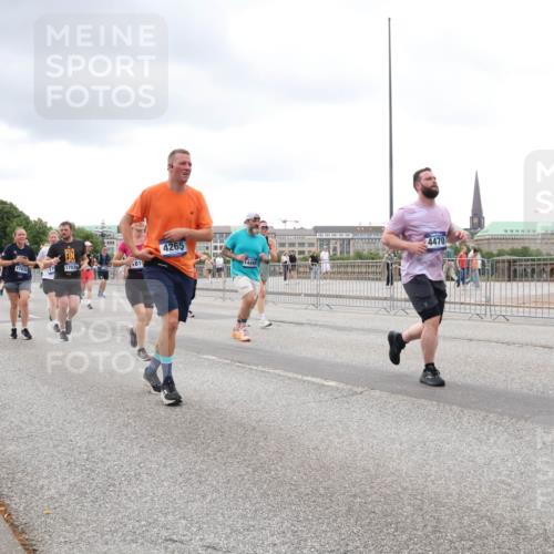 29.06.2025 - hella hamburg halbmarathon Lena Gebhardt http://msf.ph/oto/8295285 29.06.2025 10:56:04 Lombardsbrücke 17039, 17038, 819, 4265, 14492, 4470, 1113, 1738, 1909, 2095, 2793, 3101, 3244, 3257, 3268, 4083, 4265, 4354, 4470, 4473, 4836, 4896, 5220, 5222, 5306, 5575, 5580, 5693, 5757, 5994, 6055, 6056, 6113, 6257, 6494, 6594, 6968, 7025, 7028, 7516, 7616, 7969, 8005, 8110, 8305, 8517, 8527, 8532, 8533, 8648, 9435, 9548, 9606, 9838, 9861, 9865, 9948, 9953, 9956, 10094, 10436, 10438, 10449, 10593, 10640, 10740, 10784, 10987, 11903, 11962, 11963, 12695 meine-sportfotos.de
