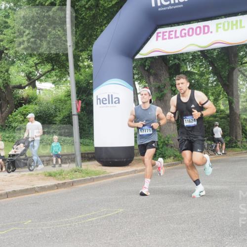 29.06.2025 - hella hamburg halbmarathon KatJ http://msf.ph/oto/8295305 29.06.2025 10:13:23 Zwischen KM18-KM19 2618, 7834, 7862 meine-sportfotos.de