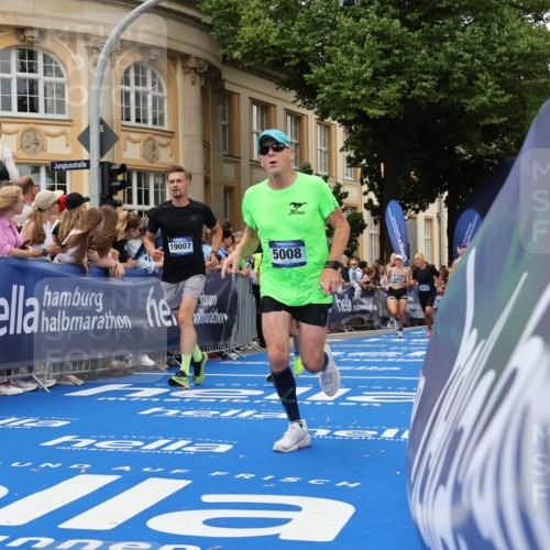 29.06.2025 - hella hamburg halbmarathon Strokosch-Dieckow http://msf.ph/oto/8295343 29.06.2025 10:51:37 Ziel 1335, 5008, 6286, 10691, 13327, 14012, 14458, 15496, 15831, 15899, 19007, 19020 meine-sportfotos.de