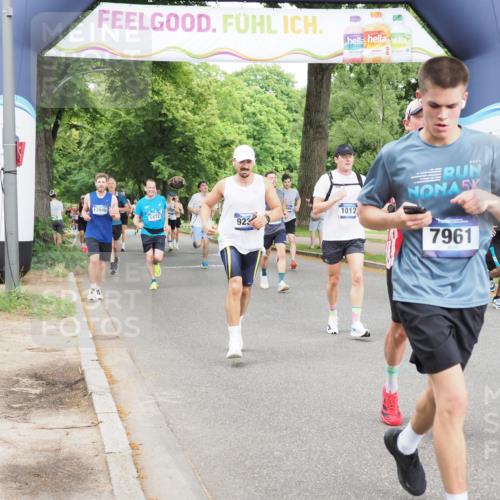 29.06.2025 - hella hamburg halbmarathon MichiJ http://msf.ph/oto/8295358 29.06.2025 10:34:07 Zwischen KM18-KM19 1012, 1759, 2048, 3186, 3304, 6071, 6290, 6373, 6460, 7961, 8023, 8269, 8743, 9232, 10792, 12084, 15133, 15636, 16624, 17499, 17892, 18970, 19128 meine-sportfotos.de