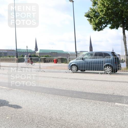 29.06.2025 - hella hamburg halbmarathon Lena Gebhardt http://msf.ph/oto/8295400 29.06.2025 09:46:42 Lombardsbrücke 1053, 1344, 1411, 1577, 1889, 2243, 3843, 3955, 4477, 4944, 5048, 5152, 5193, 5660, 6683, 7080, 7466, 7534, 7622, 7628, 7845, 7867, 7901, 8312, 8323, 8784, 8864, 8956, 10298, 10477, 10865, 10927, 10929, 11230, 11304, 11661, 11898, 12447, 12899, 12987, 13199, 13252, 13493, 13494, 13617, 13729, 13961, 14276, 14310, 15391, 15902, 16065, 16140, 16243, 16811, 16931, 16957, 17213 meine-sportfotos.de