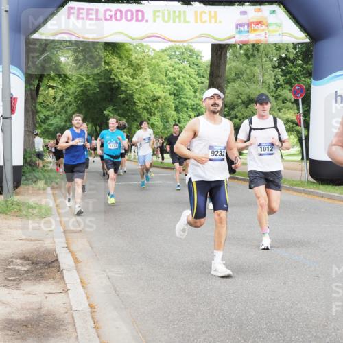 29.06.2025 - hella hamburg halbmarathon MichiJ http://msf.ph/oto/8295425 29.06.2025 10:34:08 Zwischen KM18-KM19 1012, 1759, 2048, 3304, 6071, 6290, 6460, 7961, 8023, 8269, 8743, 9232, 10792, 15133, 15636, 16624, 17499, 17892, 18346, 18970, 19128 meine-sportfotos.de