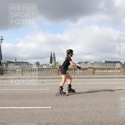 29.06.2025 - hella hamburg halbmarathon Lena Gebhardt http://msf.ph/oto/8295487 29.06.2025 09:06:00 Lombardsbrücke  meine-sportfotos.de