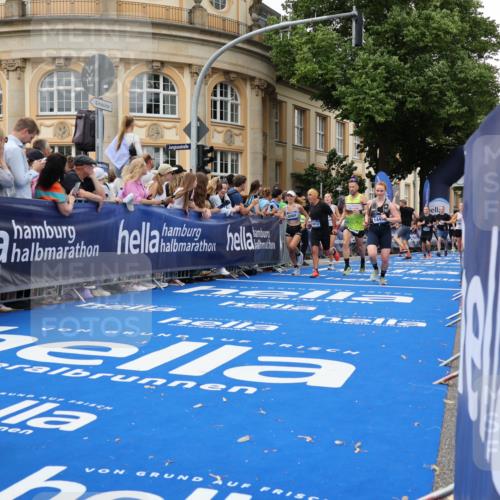 29.06.2025 - hella hamburg halbmarathon Strokosch-Dieckow http://msf.ph/oto/8295532 29.06.2025 10:51:40 Ziel 2396, 5008, 6286, 7224, 8710, 8819, 12224, 13327, 14012, 14458, 15496, 15727, 15831, 15899, 16907, 17682, 19007, 19020, 19053 meine-sportfotos.de