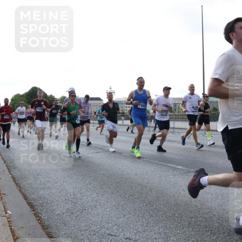 29.06.2025 - hella hamburg halbmarathon Lena Gebhardt http://msf.ph/oto/8295534 29.06.2025 09:59:10 Lombardsbrücke 12495, 7864, 1904, 11041, 3715, 8177, 9884, 1319, 1410, 1485, 1506, 1595, 1715, 1719, 1946, 1951, 1972, 2282, 2741, 2840, 2883, 2907, 2911, 3037, 3112, 3334, 3715, 3952, 4467, 4839, 5077, 5084, 5299, 5391, 5420, 5457, 5458, 5465, 5492, 5866, 6294, 6390, 6399, 6416, 6629, 6657, 7033, 7037, 7082, 7129, 7130, 7232, 7369, 7395, 7732, 7833, 7864, 8068, 8322, 8509, 8542, 8639, 8652, 8721, 8772, 8798, 8929, 9655, 9727, 9770, 9884, 9903, 9922, 10020, 10266, 10488 meine-sportfotos.de
