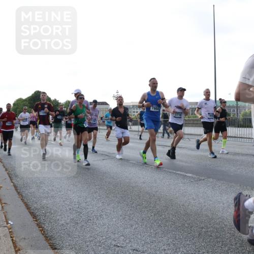 29.06.2025 - hella hamburg halbmarathon Lena Gebhardt http://msf.ph/oto/8295568 29.06.2025 09:59:10 Lombardsbrücke 7864, 11041, 3715, 1904, 8172, 1319, 1410, 1485, 1506, 1595, 1715, 1719, 1946, 1951, 1972, 2282, 2741, 2840, 2883, 2907, 2911, 3037, 3112, 3334, 3715, 3952, 4467, 4839, 5077, 5084, 5299, 5391, 5420, 5457, 5458, 5465, 5492, 5866, 6294, 6390, 6399, 6416, 6629, 6657, 7033, 7037, 7082, 7129, 7130, 7232, 7369, 7395, 7732, 7833, 7864, 8068, 8322, 8509, 8542, 8639, 8652, 8721, 8772, 8798, 8929, 9655, 9727, 9770, 9884, 9903, 9922, 10020, 10266, 10488 meine-sportfotos.de