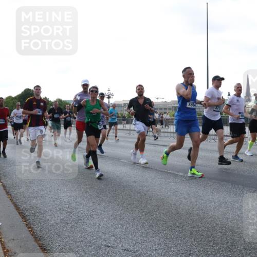 29.06.2025 - hella hamburg halbmarathon Lena Gebhardt http://msf.ph/oto/8295609 29.06.2025 09:59:11 Lombardsbrücke 041, 16334, 12495, 7864, 1904, 1319, 1366, 1410, 1485, 1506, 1595, 1715, 1719, 1946, 1951, 1972, 2282, 2741, 2840, 2907, 2911, 3037, 3112, 3334, 3715, 3952, 4467, 4839, 5077, 5084, 5299, 5391, 5420, 5457, 5458, 5465, 5492, 5866, 6294, 6390, 6399, 6414, 6415, 6416, 6629, 6657, 7033, 7037, 7082, 7129, 7130, 7232, 7369, 7395, 7732, 7833, 7864, 8068, 8322, 8509, 8542, 8639, 8652, 8721, 8772, 8798, 8929, 9655, 9727, 9770, 9884, 9903, 9922, 10020, 10266, 10488 meine-sportfotos.de