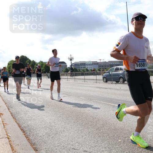 29.06.2025 - hella hamburg halbmarathon Lena Gebhardt http://msf.ph/oto/8295680 29.06.2025 09:46:42 Lombardsbrücke 2899, 17137, 18026, 16505, 1053, 1344, 1411, 1577, 1889, 2243, 3843, 3955, 4477, 4944, 5048, 5152, 5193, 5660, 6683, 7080, 7466, 7534, 7622, 7628, 7845, 7867, 7901, 8312, 8323, 8784, 8864, 8956, 10298, 10477, 10865, 10927, 10929, 11230, 11304, 11661, 11898, 12447, 12899, 12987, 13199, 13252, 13493, 13494, 13617, 13729, 13961, 14276, 14310, 15391, 15902, 16065, 16140, 16243, 16811, 16931, 16957, 17213 meine-sportfotos.de