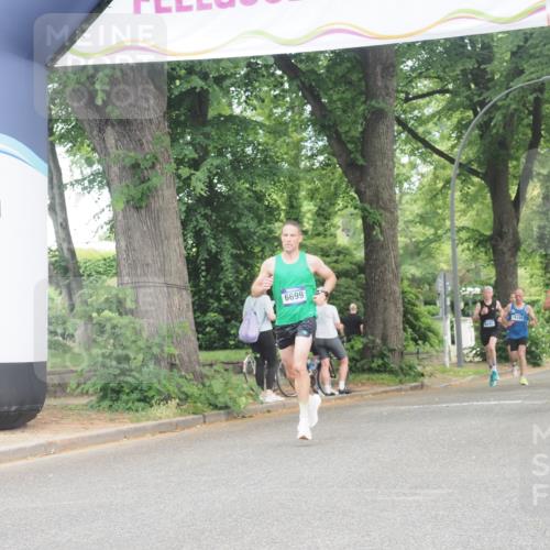 29.06.2025 - hella hamburg halbmarathon KatJ http://msf.ph/oto/8295697 29.06.2025 10:13:31 Zwischen KM18-KM19 6699 meine-sportfotos.de