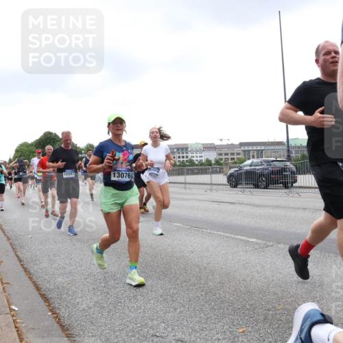 29.06.2025 - hella hamburg halbmarathon Lena Gebhardt http://msf.ph/oto/8295708 29.06.2025 10:46:47 Lombardsbrücke 1073, 1286, 1363, 1371, 1375, 1593, 1608, 1720, 1837, 1961, 1999, 2162, 2211, 2320, 2327, 2500, 2556, 2665, 2697, 2981, 3277, 3406, 3407, 3469, 3734, 3823, 4202, 4239, 4296, 4342, 4355, 4448, 4604, 5111, 5114, 5700, 5796, 5953, 6124, 6161, 6485, 6496, 6740, 7073, 7303, 7364, 7368, 7374, 7412, 7767, 7827, 8477, 8486, 8551, 8553, 8684, 8700, 8967, 9691, 10153, 10230, 12333, 12522, 13969, 14261, 15852, 16882, 16987 meine-sportfotos.de
