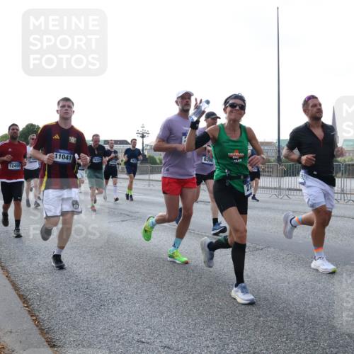 29.06.2025 - hella hamburg halbmarathon Lena Gebhardt http://msf.ph/oto/8295775 29.06.2025 09:59:11 Lombardsbrücke 11041, 16334, 4831, 12495, 1506, 6390, 1319, 1366, 1410, 1485, 1506, 1595, 1715, 1719, 1946, 1951, 1972, 2282, 2741, 2840, 2907, 2911, 3037, 3112, 3334, 3715, 3952, 4467, 4839, 5077, 5084, 5299, 5391, 5420, 5457, 5458, 5465, 5492, 5866, 6294, 6390, 6399, 6414, 6415, 6416, 6629, 6657, 7033, 7037, 7082, 7129, 7130, 7232, 7369, 7395, 7732, 7833, 7864, 8068, 8322, 8509, 8542, 8639, 8652, 8721, 8772, 8798, 8929, 9655, 9727, 9770, 9884, 9903, 9922, 10020, 10266, 10488 meine-sportfotos.de