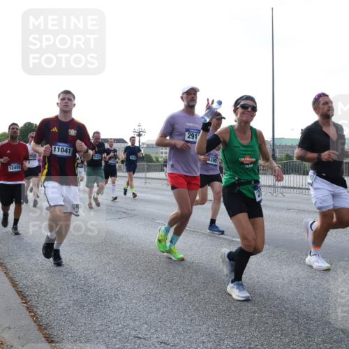 29.06.2025 - hella hamburg halbmarathon Lena Gebhardt http://msf.ph/oto/8295838 29.06.2025 09:59:12 Lombardsbrücke 1506, 12495, 11041, 16334, 291, 6390, 1319, 1366, 1410, 1485, 1506, 1595, 1715, 1719, 1946, 1951, 1972, 2282, 2741, 2840, 2911, 3037, 3112, 3334, 3715, 3952, 4467, 4839, 5077, 5299, 5391, 5420, 5457, 5458, 5465, 5492, 5866, 6294, 6390, 6399, 6414, 6415, 6416, 6629, 6657, 7033, 7037, 7082, 7129, 7130, 7232, 7369, 7395, 7732, 7833, 7864, 8068, 8322, 8509, 8542, 8639, 8652, 8721, 8772, 8798, 8929, 9655, 9727, 9770, 9884, 9903, 9922, 10020, 10266, 10488 meine-sportfotos.de