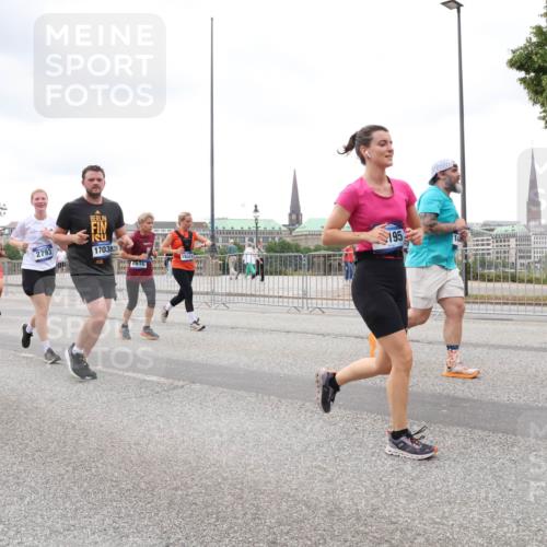 29.06.2025 - hella hamburg halbmarathon Lena Gebhardt http://msf.ph/oto/8295845 29.06.2025 10:56:06 Lombardsbrücke 17039, 2793, 7516, 1113, 1738, 1909, 2095, 2793, 3101, 3244, 3257, 3268, 4083, 4265, 4354, 4470, 4473, 4836, 4896, 5220, 5222, 5306, 5575, 5580, 5693, 5757, 5994, 6055, 6056, 6113, 6257, 6494, 6594, 6968, 7025, 7028, 7516, 7616, 7969, 8005, 8110, 8305, 8517, 8527, 8532, 8533, 8648, 8766, 9383, 9435, 9548, 9606, 9838, 9861, 9865, 9948, 9953, 9956, 10436, 10438, 10449, 10593, 10640, 10740, 10784, 10987, 11903, 11962, 11963, 12695 meine-sportfotos.de