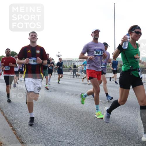 29.06.2025 - hella hamburg halbmarathon Lena Gebhardt http://msf.ph/oto/8295896 29.06.2025 09:59:12 Lombardsbrücke 1506, 12495, 1104, 10266, 2911, 6390, 13792, 1319, 1366, 1410, 1485, 1506, 1595, 1715, 1719, 1946, 1951, 1972, 2282, 2741, 2840, 2911, 3037, 3112, 3334, 3715, 3952, 4467, 4839, 5077, 5299, 5391, 5420, 5457, 5458, 5465, 5492, 5866, 6294, 6390, 6399, 6414, 6415, 6416, 6629, 6657, 7033, 7037, 7082, 7129, 7130, 7232, 7369, 7395, 7732, 7833, 7864, 8068, 8322, 8509, 8542, 8639, 8652, 8721, 8772, 8798, 8929, 9655, 9727, 9770, 9884, 9903, 9922, 10020, 10266, 10488 meine-sportfotos.de