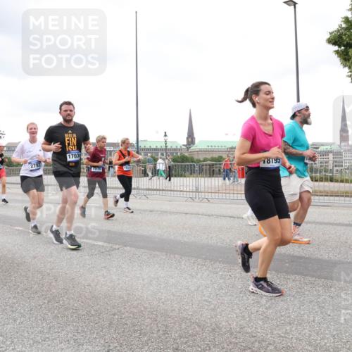 29.06.2025 - hella hamburg halbmarathon Lena Gebhardt http://msf.ph/oto/8295924 29.06.2025 10:56:06 Lombardsbrücke 15199, 17039, 136, 2793, 17038, 7516, 8195, 1113, 1738, 1909, 2095, 2793, 3101, 3244, 3257, 3268, 4083, 4265, 4354, 4470, 4473, 4836, 4896, 5220, 5222, 5306, 5575, 5580, 5693, 5757, 5994, 6055, 6056, 6113, 6257, 6494, 6594, 6968, 7025, 7028, 7516, 7616, 7969, 8005, 8110, 8305, 8517, 8527, 8532, 8533, 8648, 8766, 9383, 9435, 9548, 9606, 9838, 9861, 9865, 9948, 9953, 9956, 10436, 10438, 10449, 10593, 10640, 10740, 10784, 10987, 11903, 11962, 11963, 12695 meine-sportfotos.de