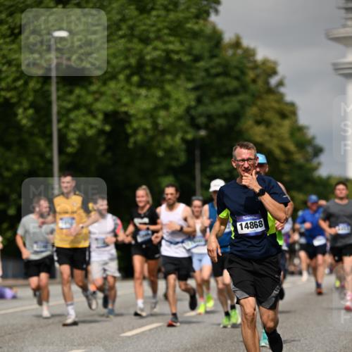 29.06.2025 - hella hamburg halbmarathon Dr. Thomas Lammeyer http://msf.ph/oto/8295943 29.06.2025 10:16:14 Kennedybrücke 1249, 1610, 1785, 1850, 1851, 2963, 2964, 3182, 3248, 3262, 3746, 4453, 4499, 5150, 5166, 5176, 6822, 6871, 6966, 7907, 8206, 8207, 8971, 9119, 9253, 9405, 9428, 10685 meine-sportfotos.de