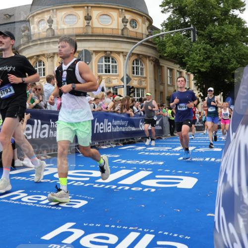 29.06.2025 - hella hamburg halbmarathon Strokosch-Dieckow http://msf.ph/oto/8295970 29.06.2025 10:51:52 Ziel 2396, 2818, 2823, 2880, 4033, 4297, 5102, 6390, 7130, 7224, 7409, 7724, 8413, 8710, 8819, 8856, 8977, 9793, 9959, 10057, 12224, 13799, 15427, 15690, 15727, 16907, 17682, 17815, 17962, 17978, 18869, 19053, 19137 meine-sportfotos.de