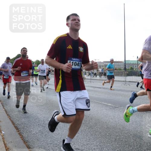 29.06.2025 - hella hamburg halbmarathon Lena Gebhardt http://msf.ph/oto/8295999 29.06.2025 09:59:12 Lombardsbrücke 1506, 12495, 17993, 1041, 2911, 1319, 1366, 1410, 1485, 1506, 1595, 1715, 1719, 1946, 1951, 1972, 2282, 2741, 2840, 2911, 3037, 3112, 3334, 3715, 3952, 4467, 4839, 5077, 5299, 5391, 5420, 5457, 5458, 5465, 5492, 5866, 6294, 6390, 6399, 6414, 6415, 6416, 6629, 6657, 7033, 7037, 7082, 7129, 7130, 7232, 7369, 7395, 7732, 7833, 7864, 8068, 8322, 8509, 8542, 8639, 8652, 8721, 8772, 8798, 8929, 9655, 9727, 9770, 9884, 9903, 9922, 10020, 10266, 10488 meine-sportfotos.de