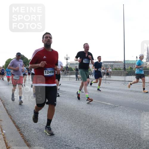 29.06.2025 - hella hamburg halbmarathon Lena Gebhardt http://msf.ph/oto/8296029 29.06.2025 09:59:13 Lombardsbrücke 1506, 12495, 16334, 15155, 1319, 1366, 1410, 1485, 1506, 1595, 1642, 1715, 1719, 1946, 1951, 1972, 2282, 2630, 2741, 2840, 2911, 3037, 3112, 3334, 3715, 3952, 4467, 4839, 5077, 5299, 5391, 5420, 5457, 5458, 5465, 5492, 5866, 6294, 6390, 6399, 6414, 6415, 6416, 6629, 6657, 7033, 7037, 7082, 7129, 7130, 7232, 7369, 7395, 7732, 7833, 7864, 8068, 8322, 8509, 8542, 8639, 8652, 8721, 8772, 8798, 8929, 9655, 9727, 9770, 9884, 9903, 9922, 10020, 10266, 10488 meine-sportfotos.de