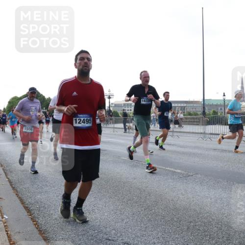 29.06.2025 - hella hamburg halbmarathon Lena Gebhardt http://msf.ph/oto/8296067 29.06.2025 09:59:13 Lombardsbrücke 1506, 12495, 16334, 1319, 1366, 1410, 1485, 1506, 1595, 1642, 1715, 1719, 1946, 1951, 1972, 2282, 2630, 2741, 2840, 2911, 3037, 3112, 3334, 3715, 3952, 4467, 4839, 5077, 5299, 5391, 5420, 5457, 5458, 5465, 5492, 5866, 6294, 6390, 6399, 6414, 6415, 6416, 6629, 6657, 7033, 7037, 7082, 7129, 7130, 7232, 7369, 7395, 7732, 7833, 7864, 8068, 8322, 8509, 8542, 8639, 8652, 8721, 8772, 8798, 8929, 9655, 9727, 9770, 9884, 9903, 9922, 10020, 10266, 10488 meine-sportfotos.de