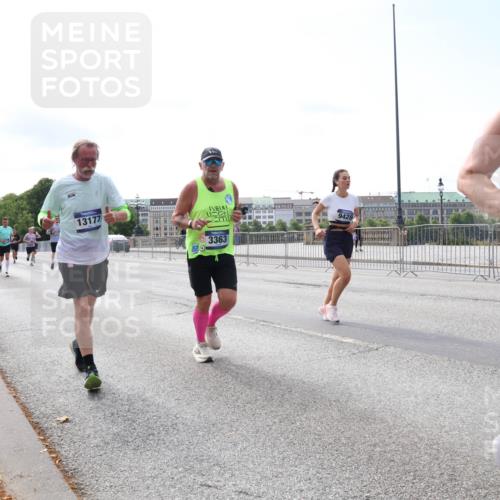 29.06.2025 - hella hamburg halbmarathon Lena Gebhardt http://msf.ph/oto/8296118 29.06.2025 10:11:59 Lombardsbrücke 1062, 1328, 1531, 1790, 1866, 1992, 2661, 3363, 4227, 5379, 5605, 7474, 7571, 8115, 8807, 8810, 9191, 9253, 9428, 9705, 10042, 10409, 10428, 11321, 11507, 11509, 11525, 11537, 11581, 11917, 12473, 13171, 13177, 13203, 13542, 13939, 13958, 14008, 14060, 14196, 14313, 14384, 15137, 15945, 16379, 16976, 17080, 17638, 17774, 17866, 18261, 18278, 18395, 18429, 18655 meine-sportfotos.de