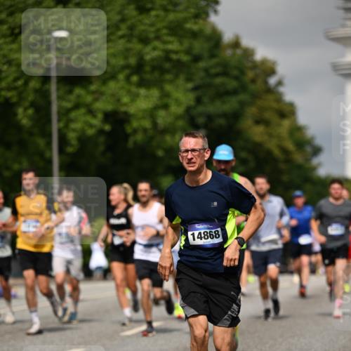 29.06.2025 - hella hamburg halbmarathon Dr. Thomas Lammeyer http://msf.ph/oto/8296126 29.06.2025 10:16:15 Kennedybrücke 1249, 1610, 1785, 1850, 1851, 2963, 2964, 3182, 3248, 3262, 3746, 4453, 4499, 5150, 5166, 5176, 6822, 6871, 6966, 7907, 8206, 8207, 8971, 9119, 9253, 9405, 9428, 10402, 10685 meine-sportfotos.de
