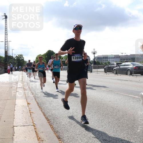 29.06.2025 - hella hamburg halbmarathon Lena Gebhardt http://msf.ph/oto/8296140 29.06.2025 09:46:44 Lombardsbrücke 13494, 13493, 12899, 18026, 1053, 1344, 1411, 1577, 1889, 2243, 3955, 4477, 4944, 5048, 5152, 5193, 5660, 6683, 7080, 7466, 7534, 7622, 7628, 7845, 7867, 7901, 8312, 8323, 8784, 8864, 8956, 10298, 10477, 10865, 10927, 10929, 11230, 11304, 11661, 11898, 12447, 12899, 12987, 13199, 13252, 13493, 13494, 13617, 13729, 13961, 14276, 14310, 14385, 15391, 15902, 16065, 16140, 16243, 16811, 16931, 16957, 17213 meine-sportfotos.de